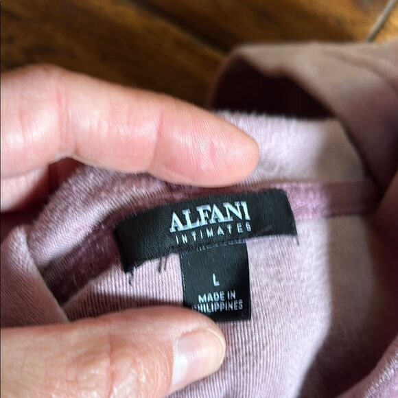 Green and Pink Velvet Loungewear Set - Picture 15 of 15